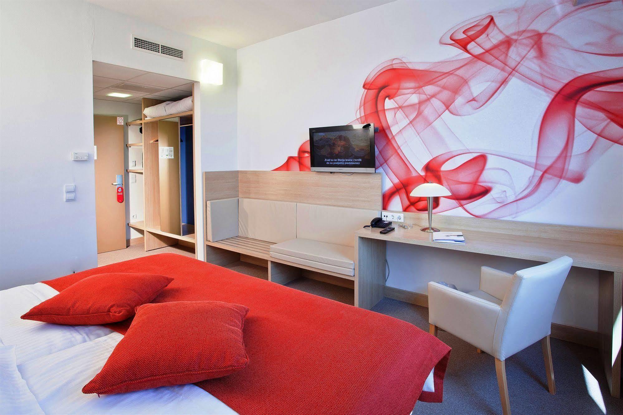 Hotel Rebro Zagreb Exterior foto